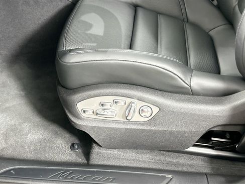 Certified 2025 Porsche Macan image 33