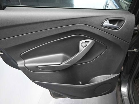 Used 2018 Ford Escape SE image 16