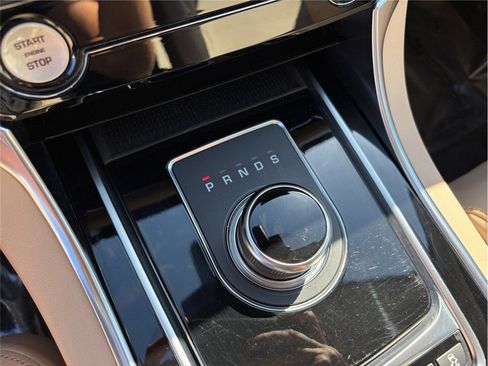 Used 2018 Jaguar XF Premium image 39