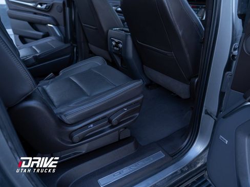 Used 2021 GMC Yukon XL Denali w/ Denali Premium Package image 24