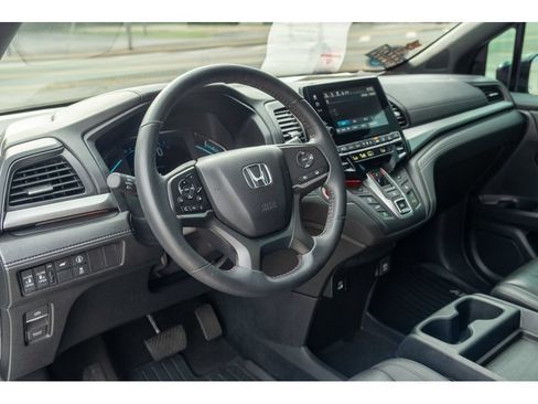 Used 2023 Honda Odyssey Sport image 11