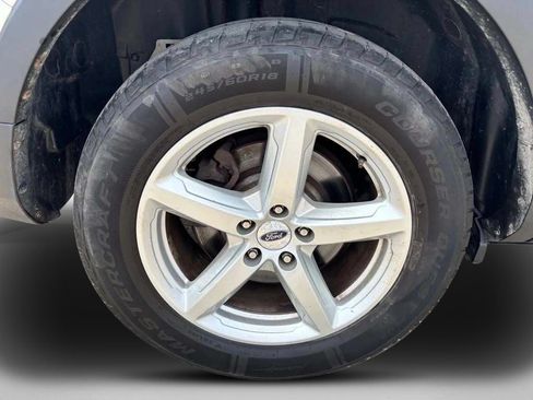 Used 2018 Ford Explorer XLT w/ Equipment Group 202A FWD image 9