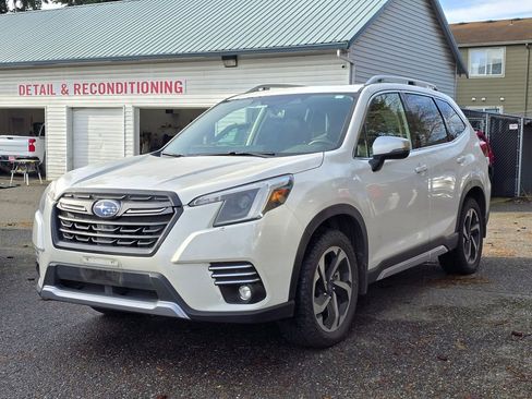 Used 2022 Subaru Forester Touring image 7