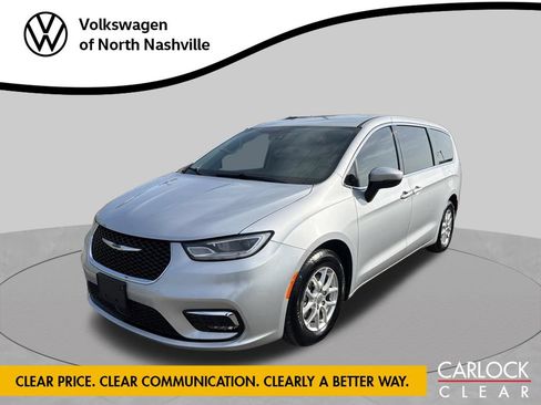 Used 2023 Chrysler Pacifica Touring-L FWD image 1