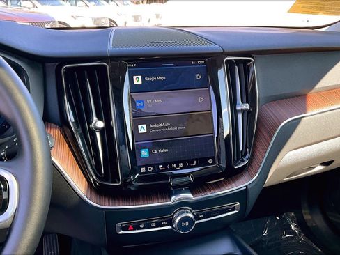 Certified 2023 Volvo XC60 B5 Plus w/ Protection Package Premier image 6