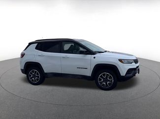 Used 2025 Jeep Compass Trailhawk video 2