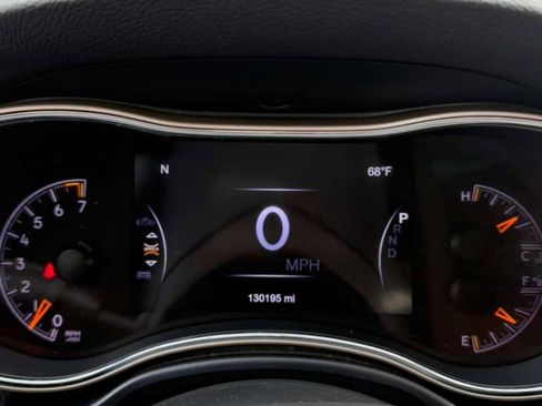 Used 2017 Jeep Grand Cherokee Limited image 32