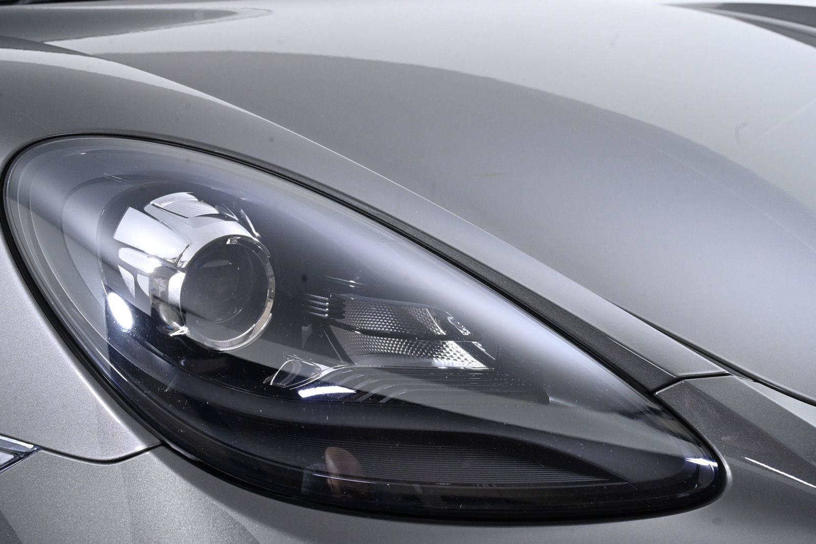 Used 2018 Porsche 718 Cayman GTS RWD image 10