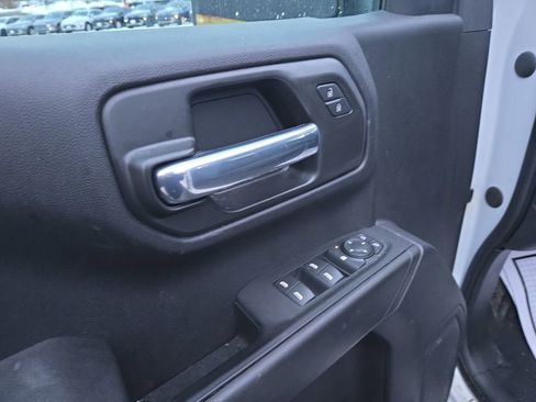 Used 2022 Chevrolet Silverado 1500 Custom Trail Boss w/ LPO, Dark Essentials Package image 11