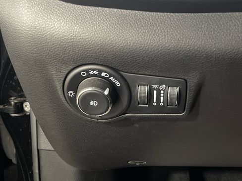 Used 2022 Jeep Compass Limited image 18