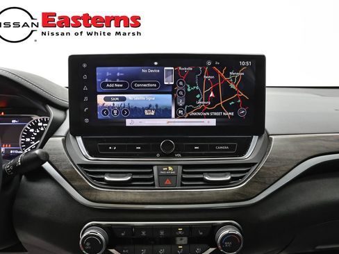 Used 2023 Nissan Altima 2.5 SV w/ SV Premium Package AWD/4WD image 12