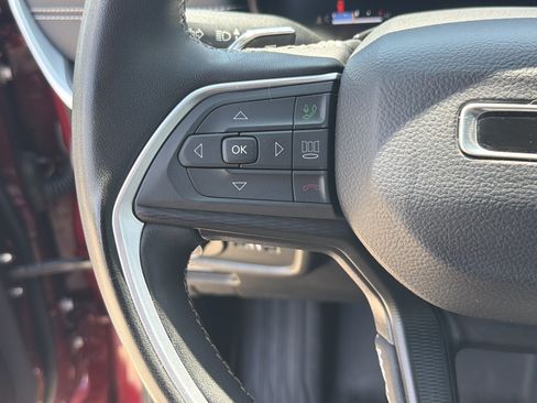 Used 2024 Jeep Grand Cherokee Altitude RWD image 12