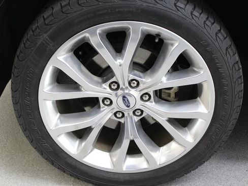 Used 2019 Ford Expedition Limited w/ Equipment Group 302A AWD/4WD image 13