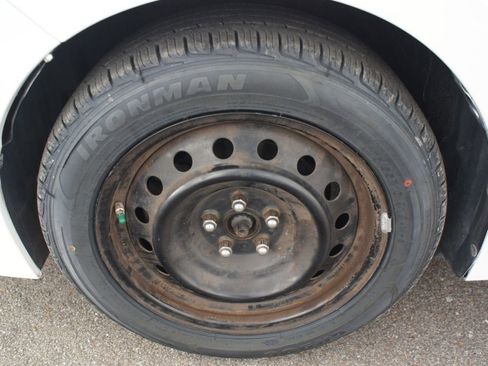 Used 2018 Toyota Corolla LE image 15