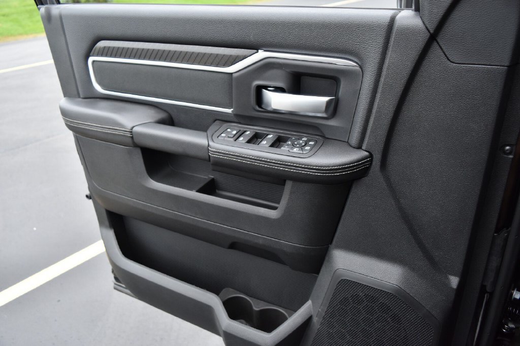 New 2026 RAM 3500 Big Horn AWD/4WD image 31