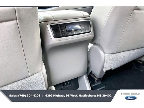 Used 2018 Toyota Highlander XLE FWD image 24