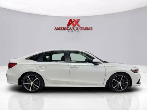 Used 2023 Honda Civic Touring image 3