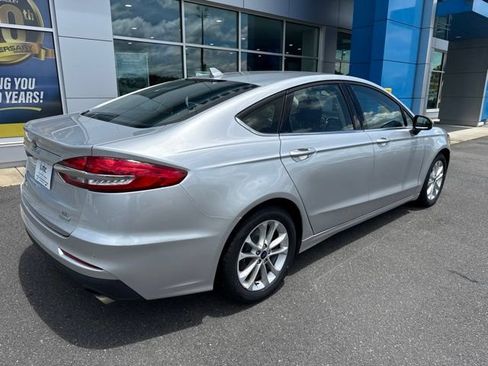 Used 2019 Ford Fusion SE FWD image 6