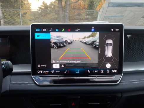 New 2025 Volkswagen Tiguan SE image 12