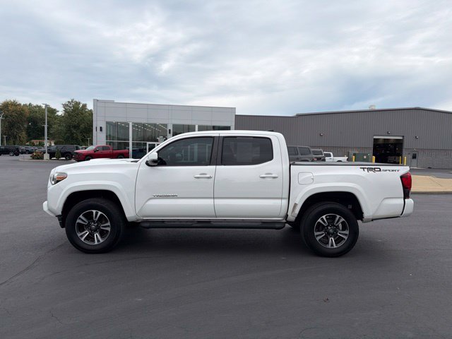 Used 2019 Toyota Tacoma TRD Sport RWD image 4