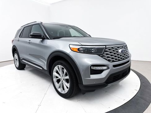 Used 2023 Ford Explorer Platinum w/ Technology Package image 16