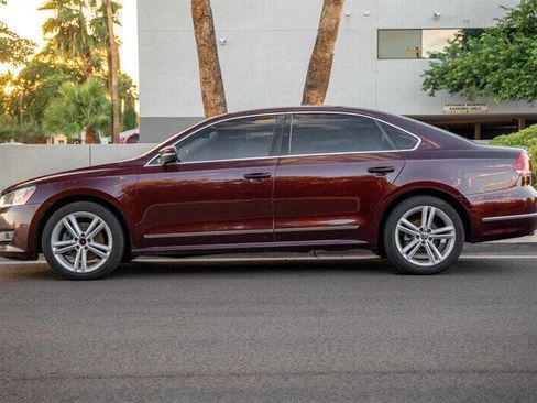 Used 2013 Volkswagen Passat TDI SEL Premium image 2