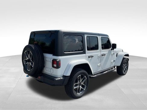 Used 2024 Jeep Wrangler Unlimited w/ Convenience Group AWD/4WD image 9