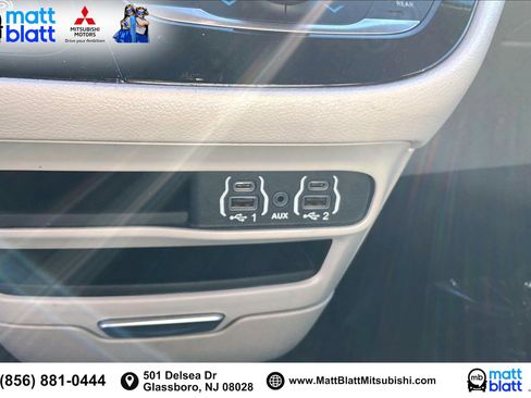 Used 2023 Chrysler Pacifica Touring-L image 34
