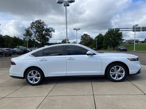 Used 2023 Honda Accord LX image 13