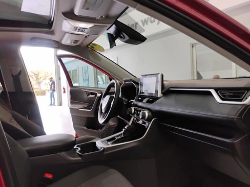 Used 2025 Toyota RAV4 XLE w/ Convenience Package image 39