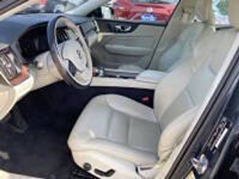 Used 2022 Volvo S60 B5 Inscription image 8