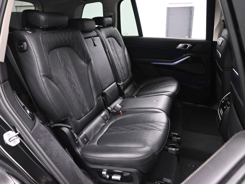 Used 2023 BMW X7 xDrive40i w/ Premium Package AWD/4WD image 18