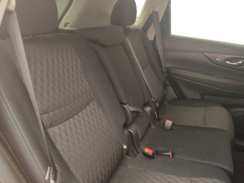Used 2019 Nissan Rogue SV w/ Premium Package FWD image 19