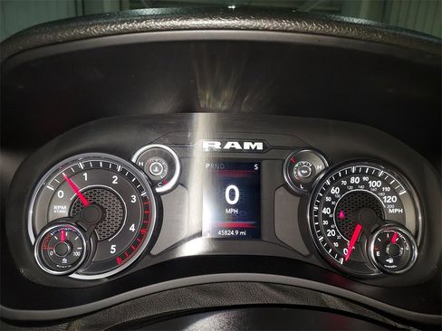 Used 2024 RAM 3500 Tradesman w/ Chrome Appearance Group image 21