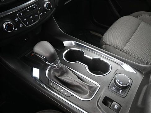 Used 2022 Chevrolet Traverse LT image 9