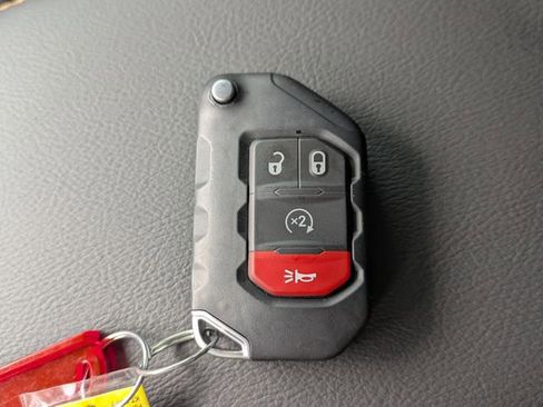 Used 2026 Jeep Gladiator Sport AWD/4WD image 31