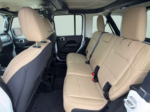 Used 2022 Jeep Wrangler Unlimited Sahara AWD/4WD image 50