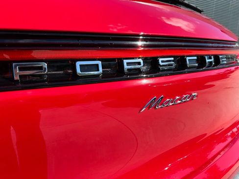 Certified 2026 Porsche Macan AWD/4WD image 13