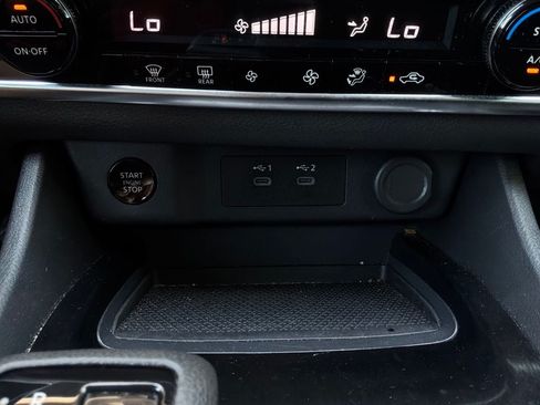 Used 2025 Nissan Rogue SV FWD image 25