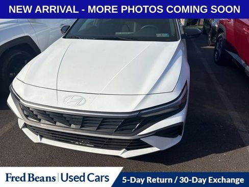 Used 2025 Hyundai Elantra SEL image 2