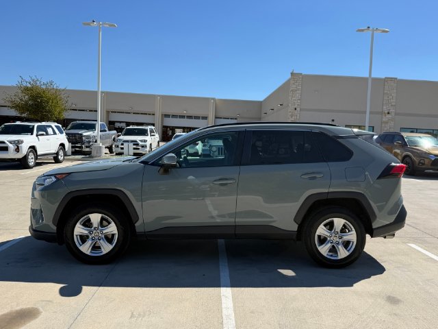Used 2021 Toyota RAV4 XLE AWD/4WD image 8