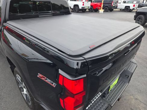 Used 2023 Chevrolet Colorado Z71 w/ Z71 Convenience Package 2 AWD/4WD image 17
