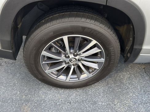 Certified 2017 Toyota Highlander XLE image 36