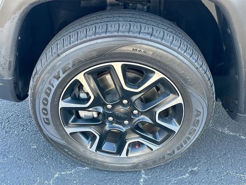 Used 2020 Jeep Compass Trailhawk image 29