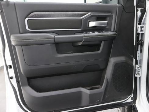 Used 2024 RAM 2500 Big Horn w/ Sport Appearance Package image 41