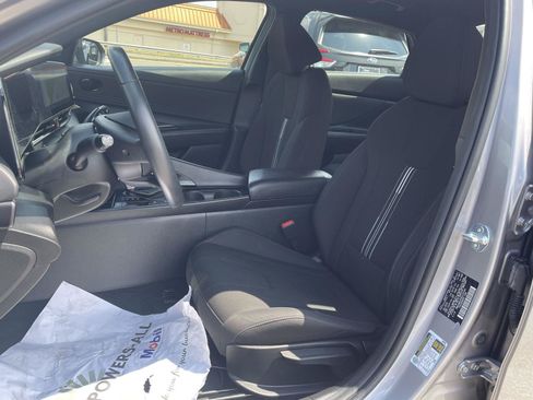 Used 2025 Hyundai Elantra SEL FWD image 14