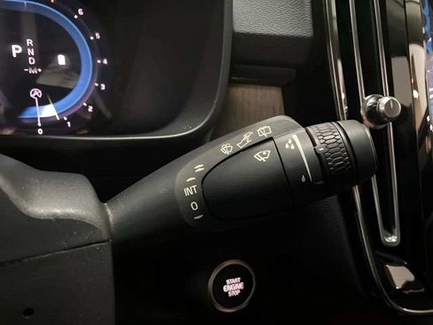 Used 2023 Volvo XC40 B4 Core w/ Convenience Package FWD image 35