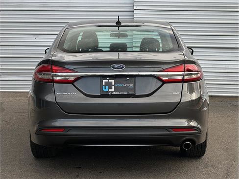 Used 2018 Ford Fusion SE image 11