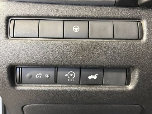 Used 2024 Nissan Rogue SV AWD/4WD image 24
