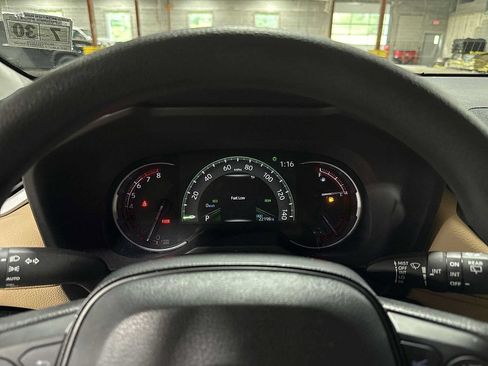 Certified 2025 Toyota RAV4 XLE AWD/4WD image 32